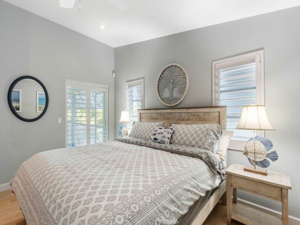 Siesta Key Luxury Vacation Pool Home Sleeps Six