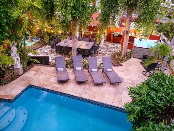 Luxurious Mediterranean-Style Villa in San Juan - 6-Bedrooms, Private Pool