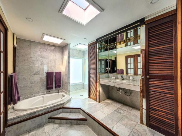 Luxurious Mediterranean-Style Villa in San Juan - 6-Bedrooms, Private Pool