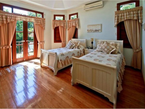 Jamaica Home 947999