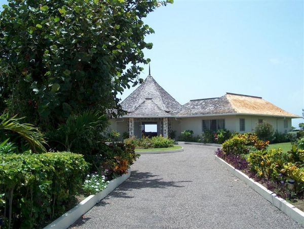 Jamaica Staffed Vacation Villa Ocean Pool
