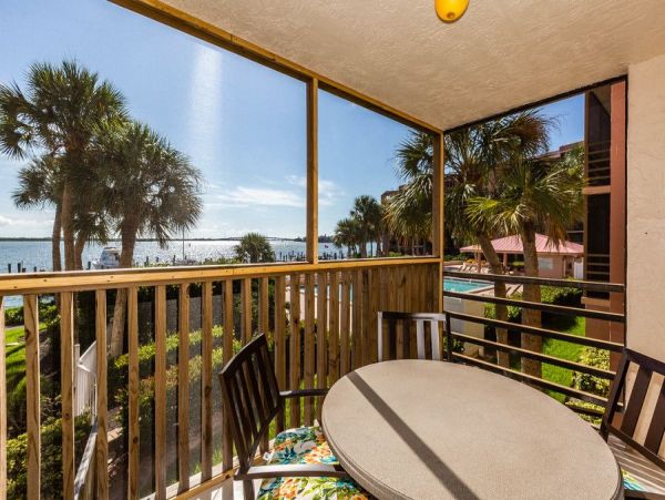Marco Island Vacation Condo Sleeps 4 Guests Communal Pool