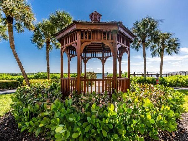 Marco Island Vacation Condo Sleeps 4 Guests Communal Pool