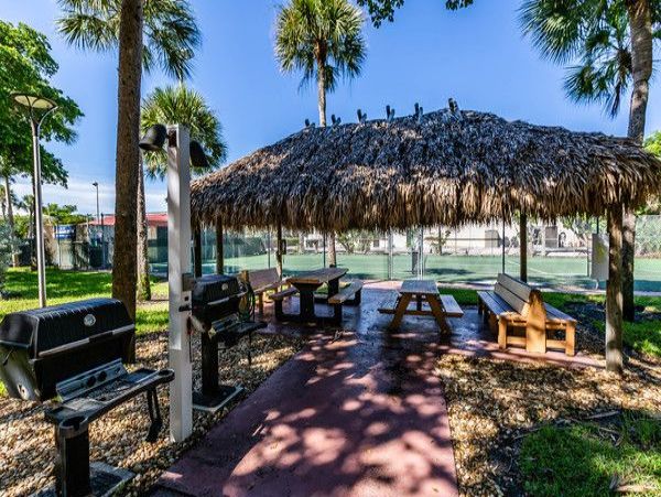 Marco Island Vacation Condo Sleeps 4 Guests Communal Pool