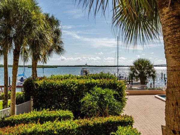Marco Island Vacation Condo Sleeps 4 Guests Communal Pool