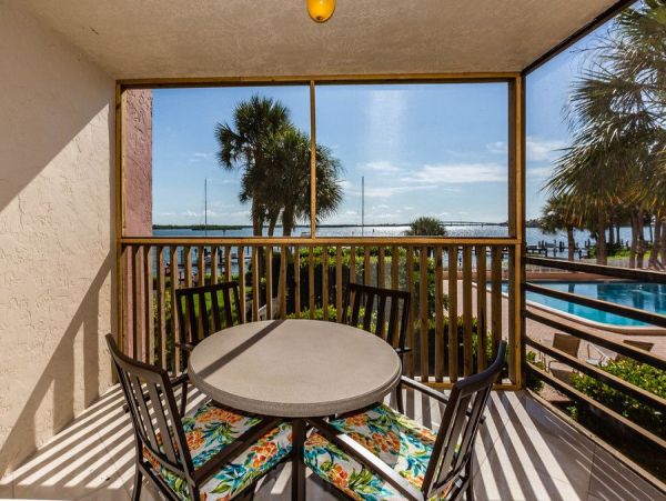 Marco Island Vacation Condo Sleeps 4 Guests Communal Pool