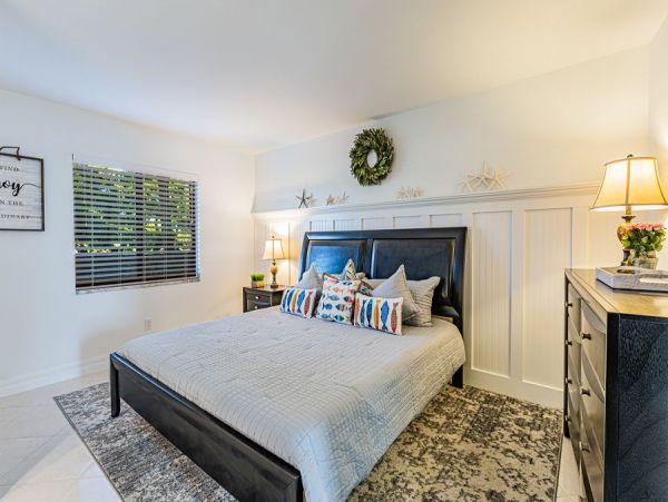 Marco Island Vacation Condo Sleeps 4 Guests Communal Pool