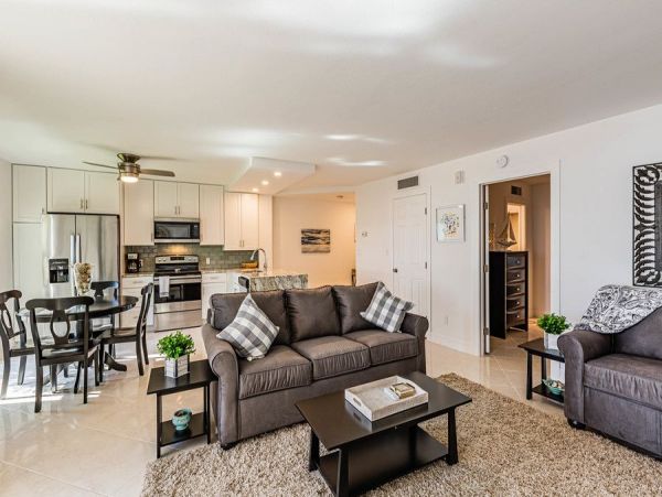 Marco Island Vacation Condo Sleeps 4 Guests Communal Pool