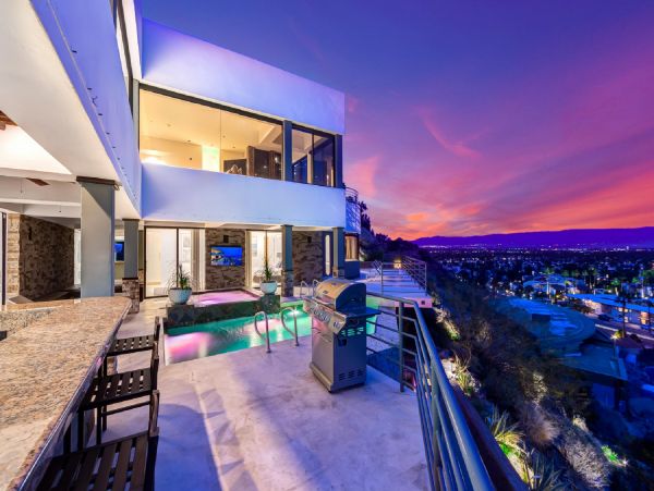 Palm Springs Home 948511
