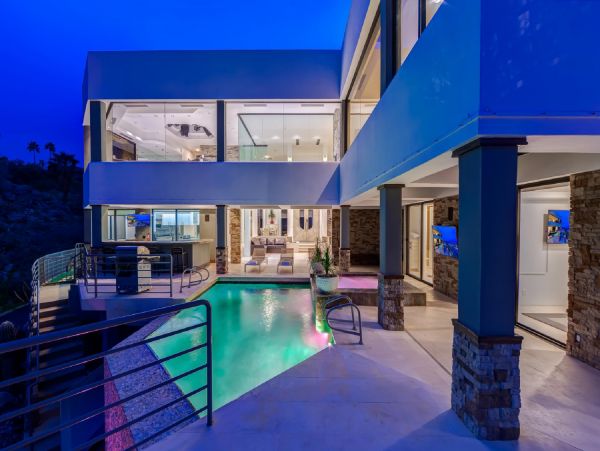Palm Springs Home 948511