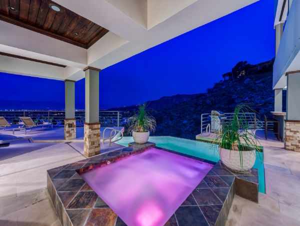 Palm Springs Home 948511