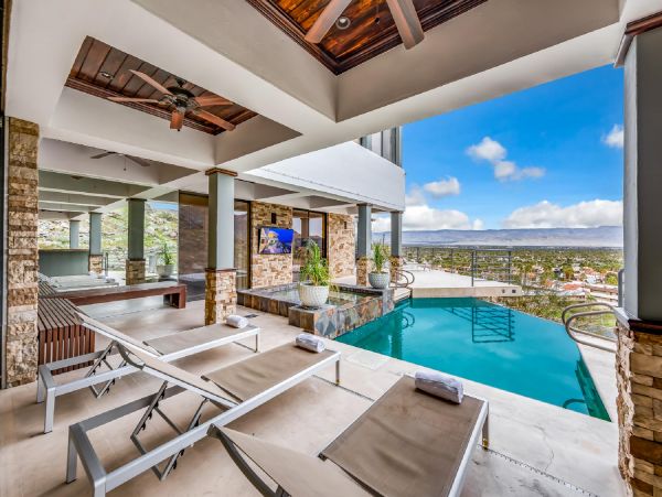 Palm Springs Home 948511