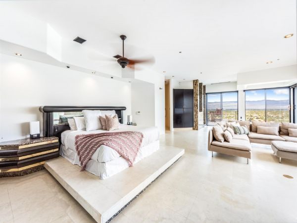 Palm Springs Home 948511