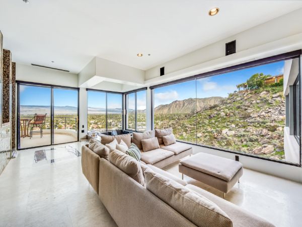 Palm Springs Home 948511
