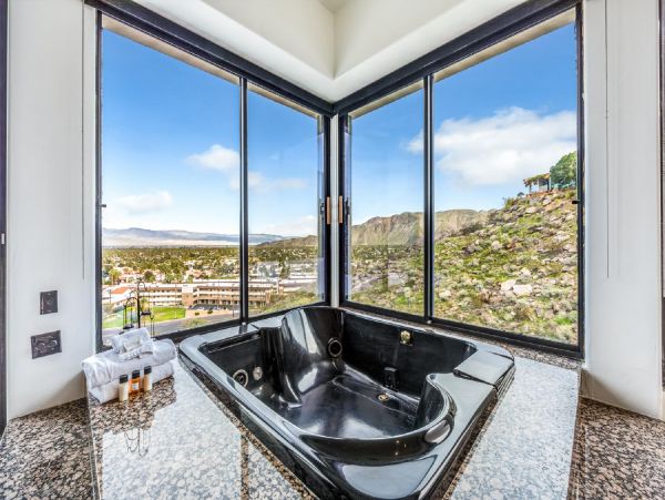 Palm Springs Home 948511