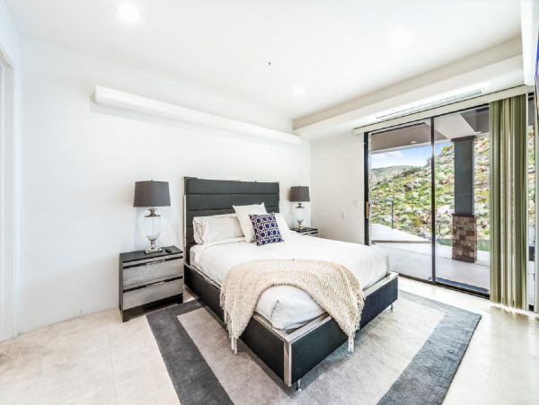 Palm Springs Home 948511