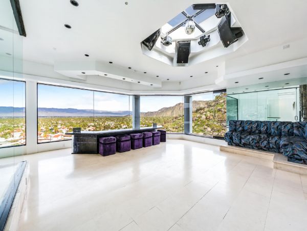 Palm Springs Home 948511
