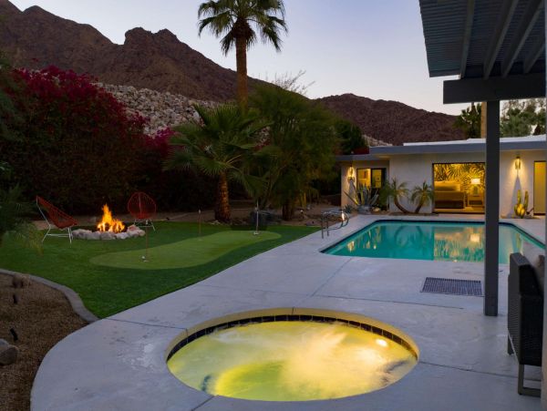 Palm Springs Home 948512