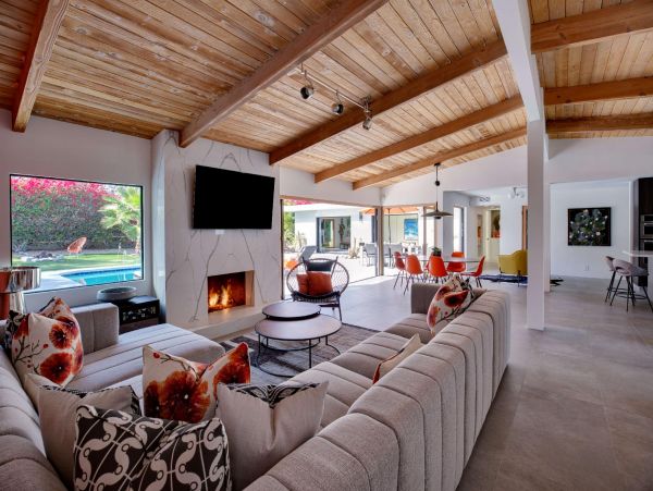 Palm Springs Home 948512