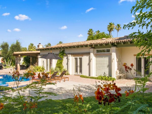 Palm Springs Home 948514