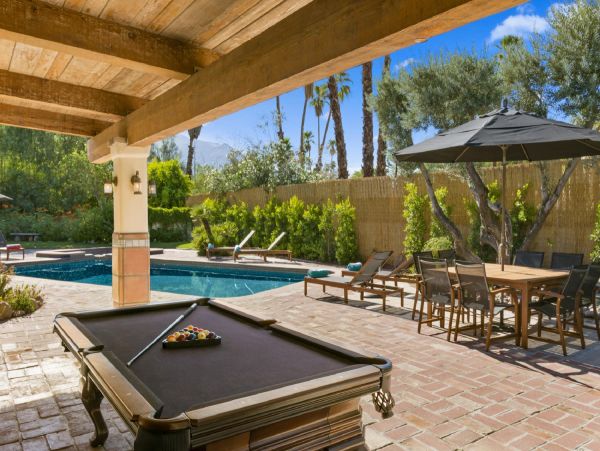 Palm Springs Home 948514