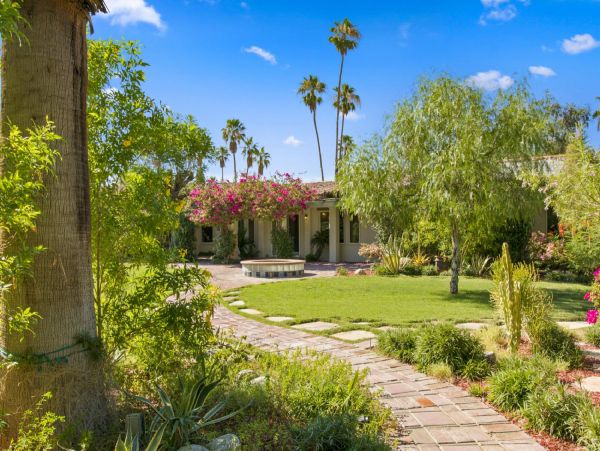 Palm Springs Home 948514
