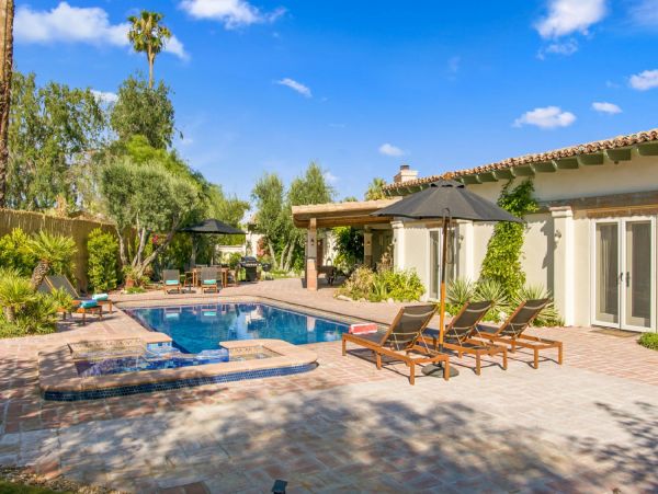 Palm Springs Home 948514