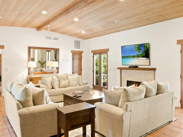 Palm Springs Home 948514