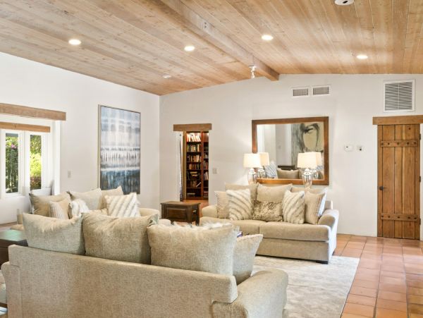 Palm Springs Home 948514