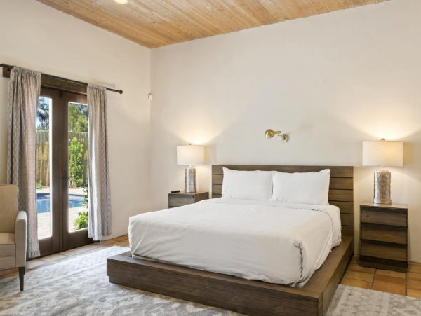 Palm Springs Home 948514