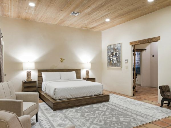 Palm Springs Home 948514