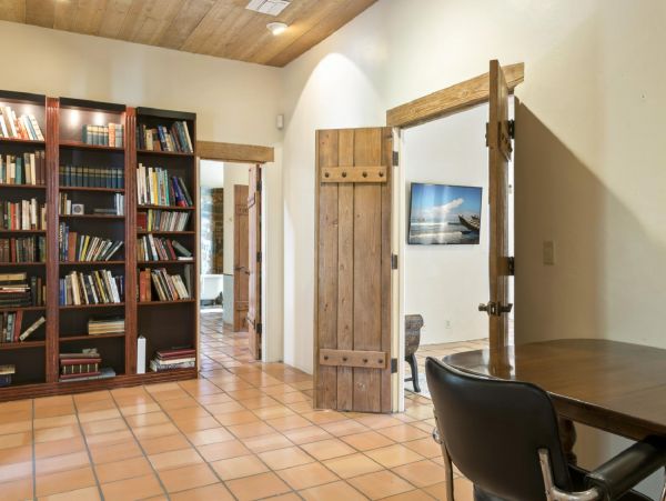 Palm Springs Home 948514