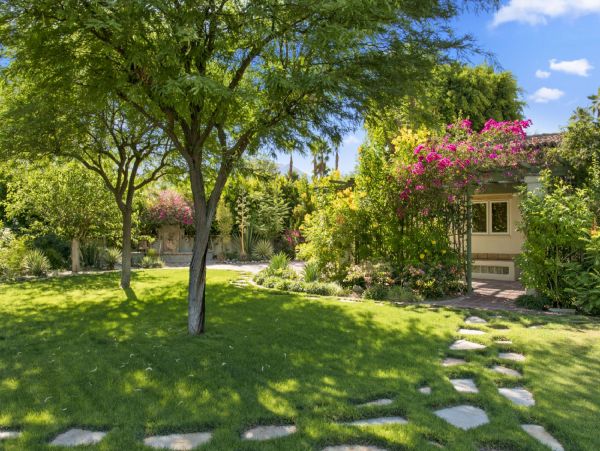 Palm Springs Home 948514