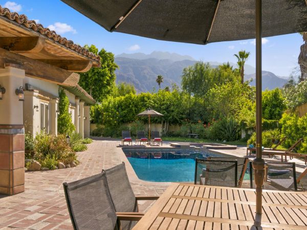 Palm Springs Home 948514