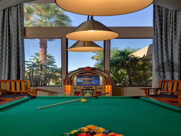 Palm Springs Home 948515