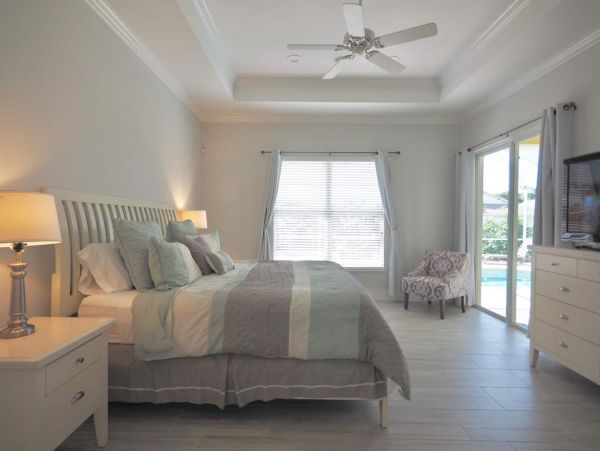 Naples Walk to Beach Four Bedroom Plus Den Vacation Home