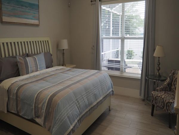Naples Walk to Beach Four Bedroom Plus Den Vacation Home
