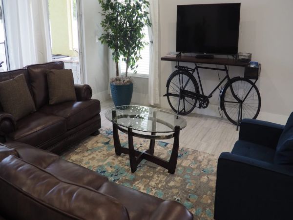 Naples Walk to Beach Four Bedroom Plus Den Vacation Home