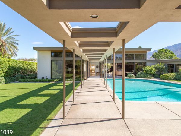 Palm Springs Home 948519
