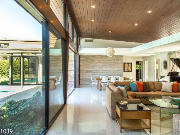Palm Springs Home 948519