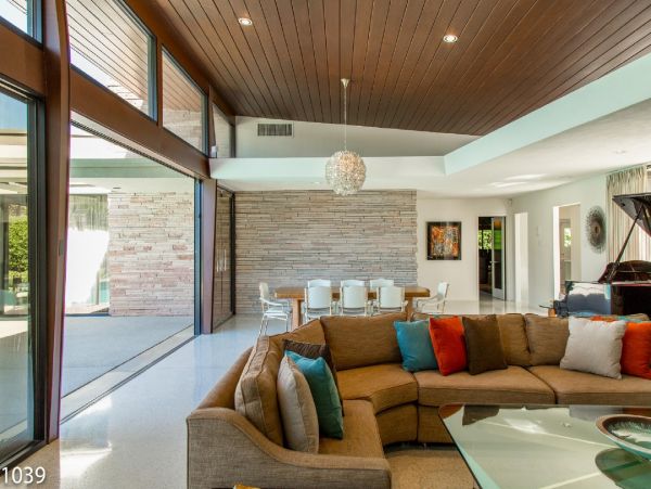 Palm Springs Home 948519