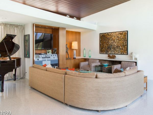 Palm Springs Home 948519