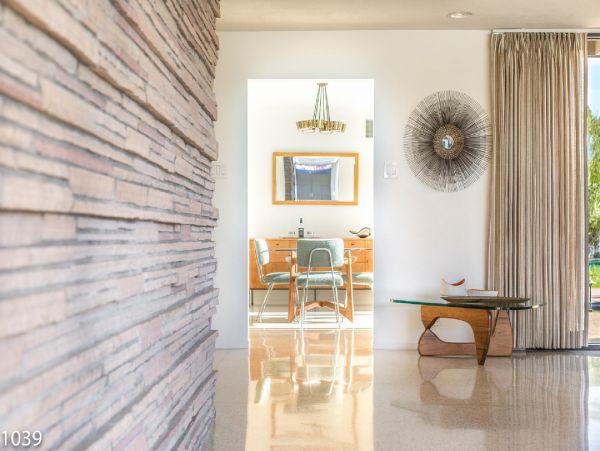 Palm Springs Home 948519