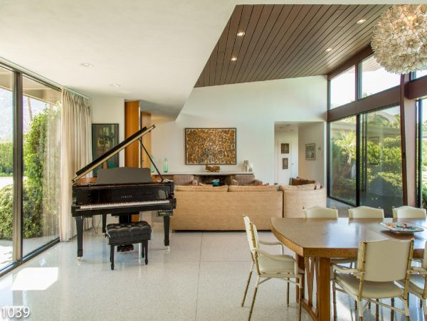 Palm Springs Home 948519