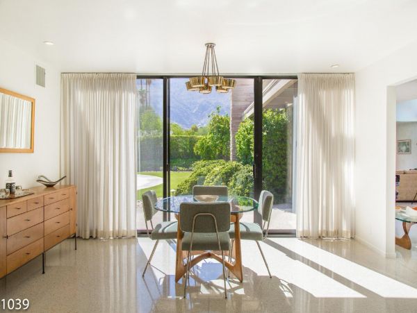 Palm Springs Home 948519