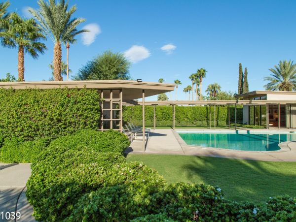 Palm Springs Home 948519