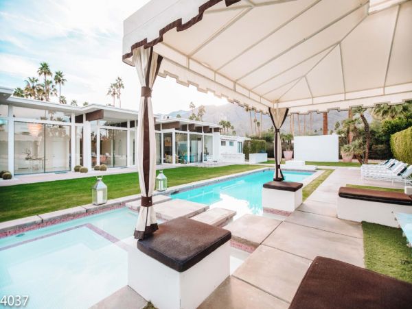 Palm Springs Home 948520