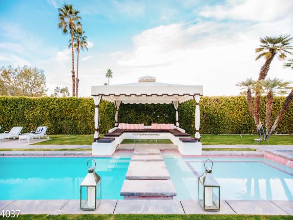 Palm Springs Home 948520
