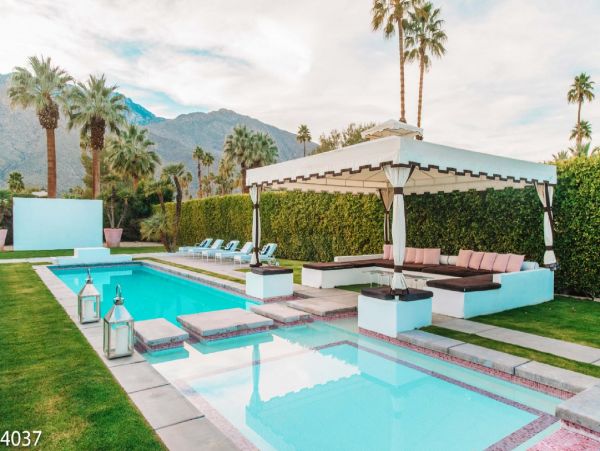 Palm Springs Home 948520