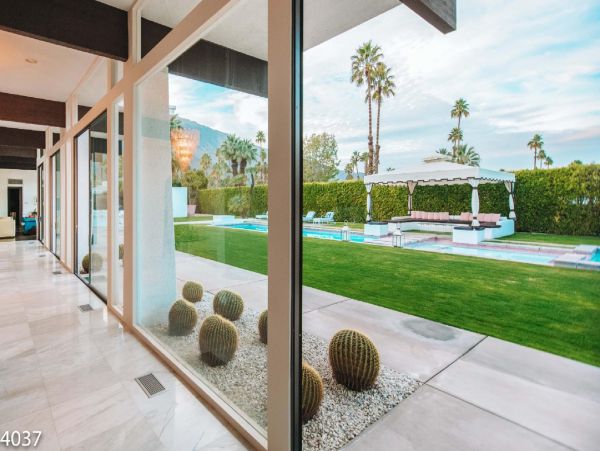 Palm Springs Home 948520